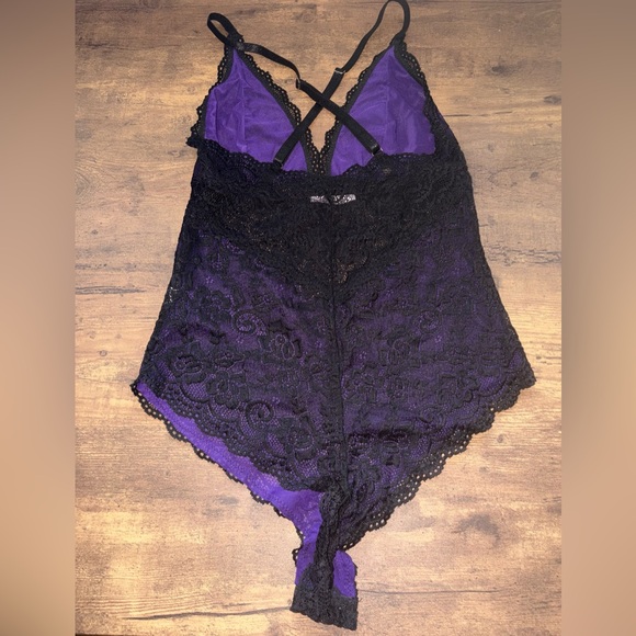NWOT Elegant Black and Purple Lace Bodysuit - Picture 5 of 7